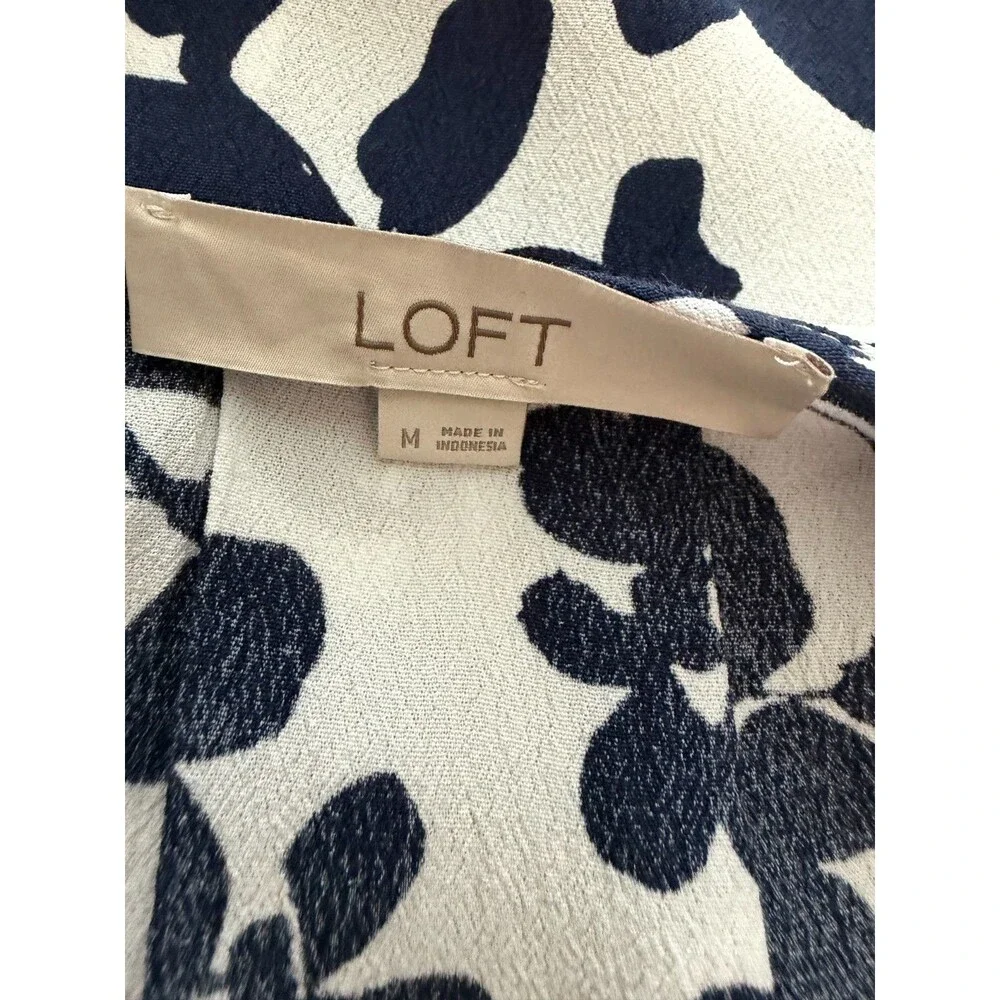 Loft Navy Blue/White Floral Top w/Short Puff Sleeves Sz M